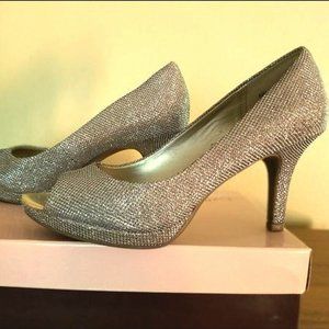 B Flexible by Bandolino BDsupermodel Gold (silvery